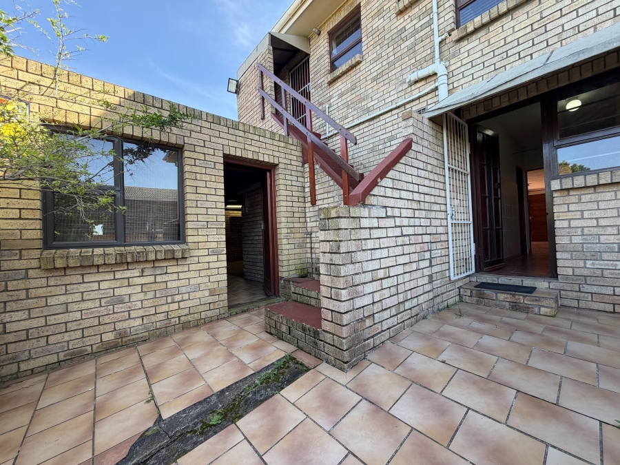 4 Bedroom Property for Sale in Noorsekloof Eastern Cape